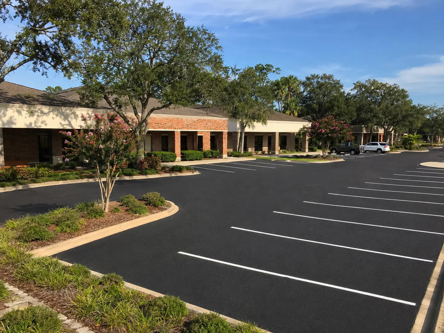 Completed commercial asphalt surface by Chris Paving MS