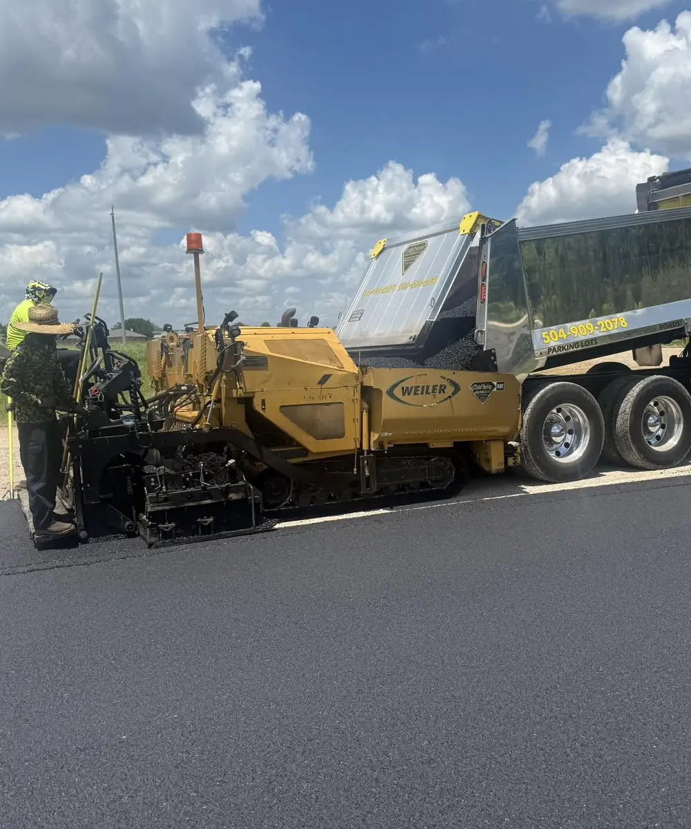 Chris Paving MS crew and equipment working on an asphalt paving project
